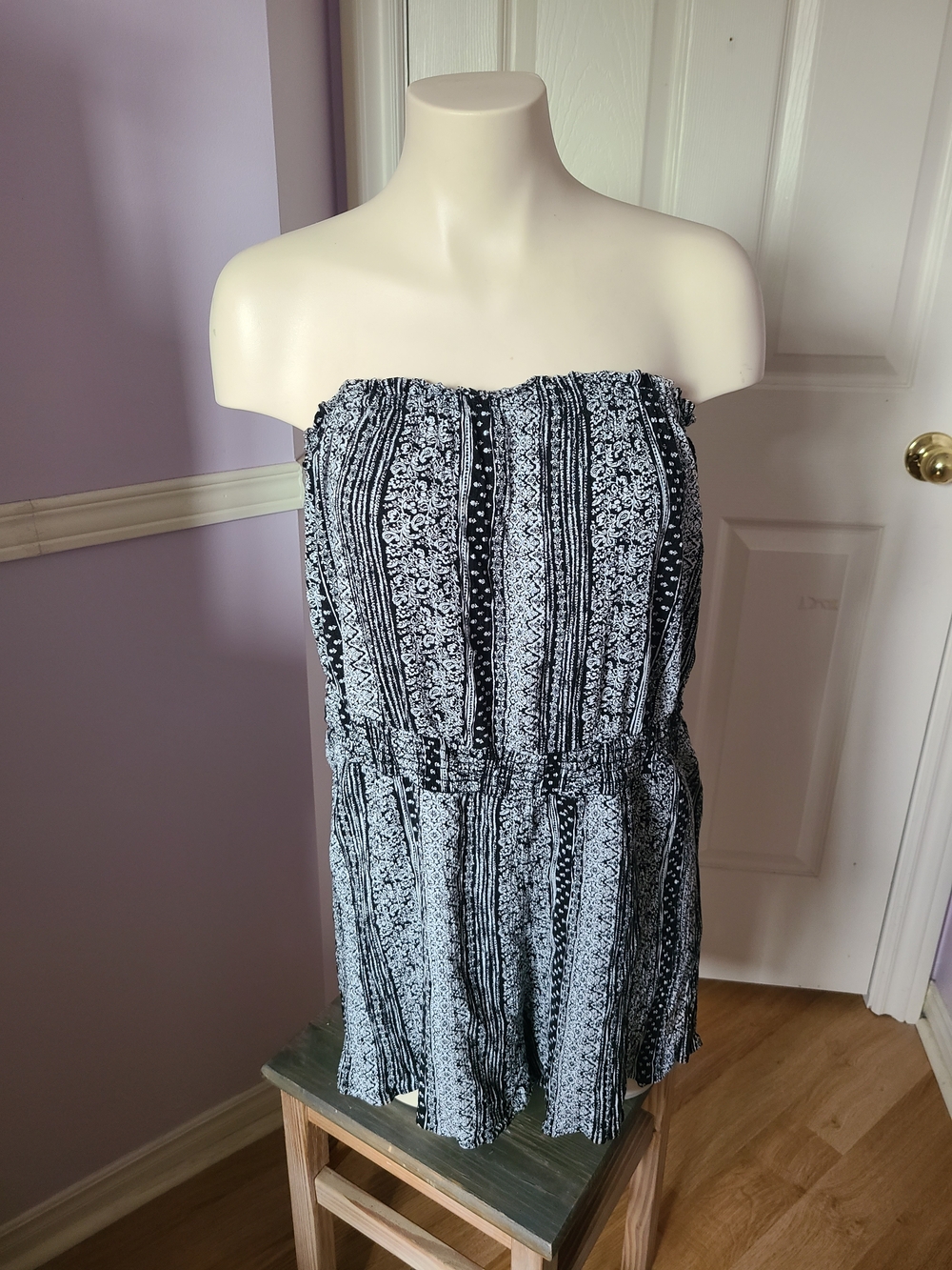 Forever 21 Black and White Printed Strapless Romper